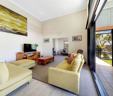 Spacious Family Home in Maroochydore with Solar and Pool - Photo 5