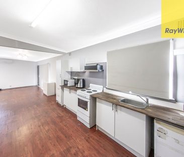 Renovated Three Bedroom House With Everything At Your Door Step - Photo 4