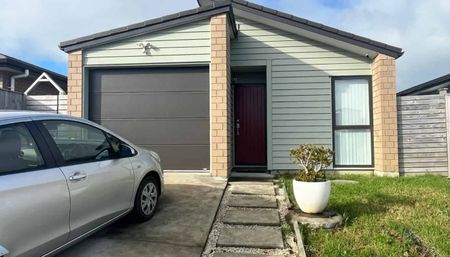 Spacious 3 Bedroom, 2 Bathroom Family Home in Prime Location - Photo 5