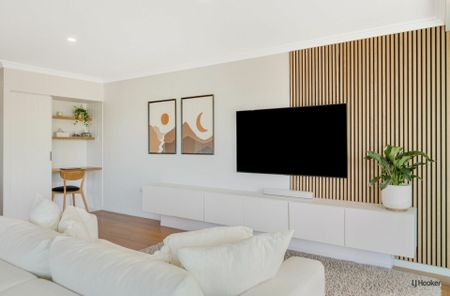 Coastal 3-Bedroom Apartment with Ocean Views and Pool - Photo 2