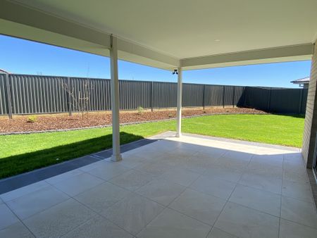 Stylish Four Bedroom Home in Southlakes Estate - Photo 2