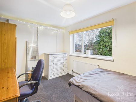 5 bedroom semi-detached house to rent - Photo 4