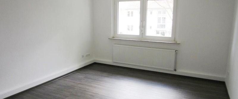 Hier wird in 2025 modernisiert*! Schöne 3,5-Zimmerwohnung im 1. OG - Photo 1