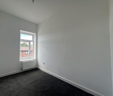 3 bedroom end of terrace house to rent - Photo 3