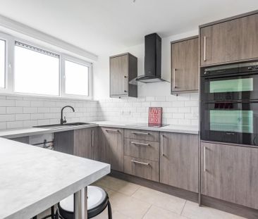 3 bedroom maisonette to rent - Photo 4
