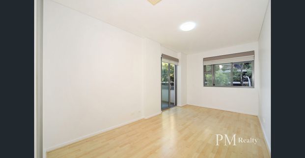 Beautifully Maintained One Bedroom Apartment - Photo 1