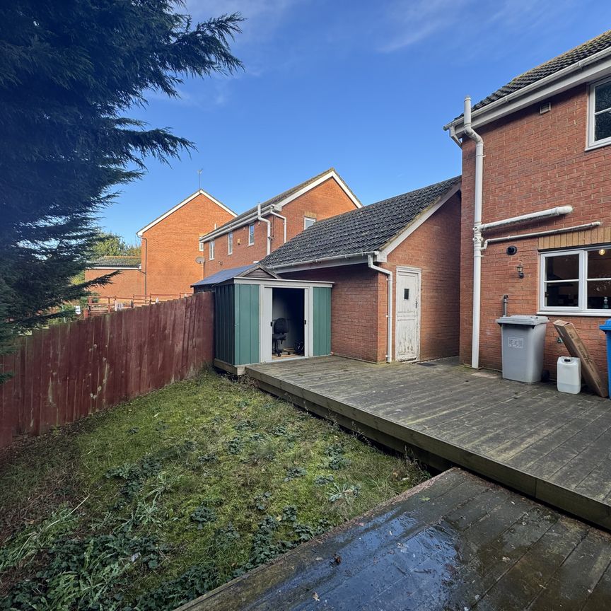 Grant Close, Kettering - Photo 1