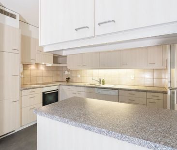 "5.5-Zimmerwohnung mit Gartenschwimmbad" - Photo 5