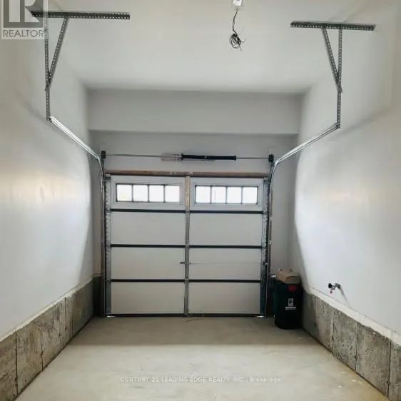 10 REIGATE AVENUE - Photo 1