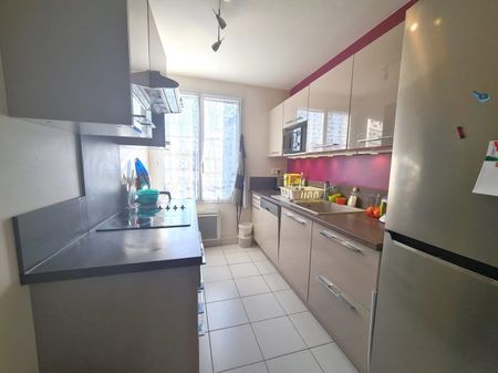 A LOUER - APPARTEMENT - 2 CHAMBRES + 2 PARKING - Photo 5