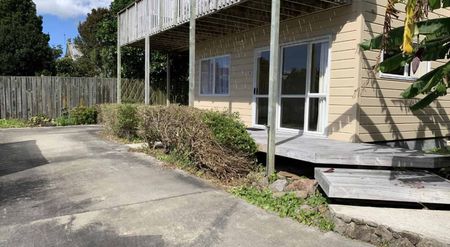 Sunny and conveniently located - Photo 2