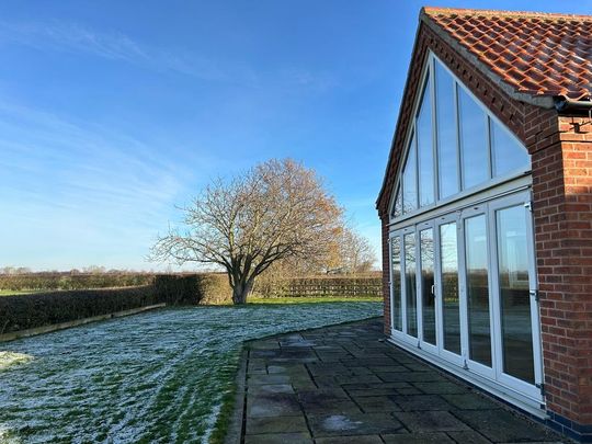 4 bedroom detached house to rent - Photo 1