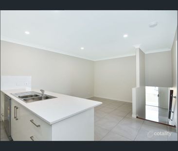 2/16 Abbey Street, Cranley, Qld 4350 - Photo 2