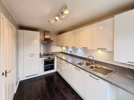 4 bedroom mid-terrace to rent Damselfly Road, Northampton, NN4 9ET - Photo 3