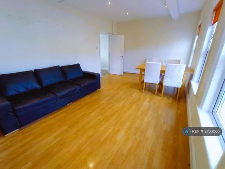 3 bedroom flat to rent - Photo 5