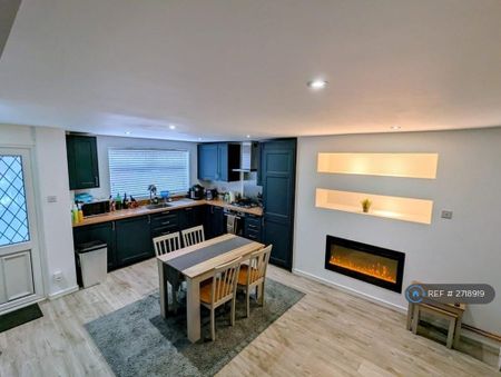 2 bedroom semi-detached house to rent - Photo 5