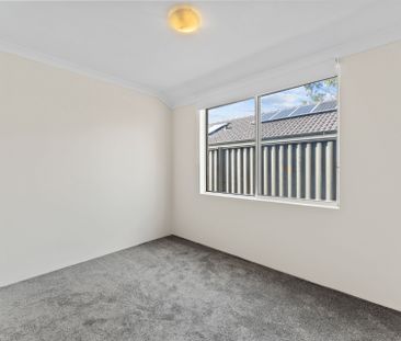 Low Maintenance 4x2 Family Home in Baldivis - Photo 2