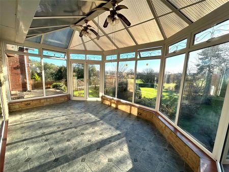 4 bedroom detached house to rent - Photo 2