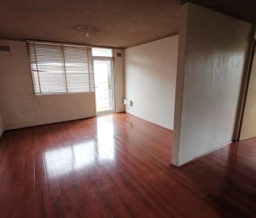 “2 Bedroom Unit First Floor” - Photo 4