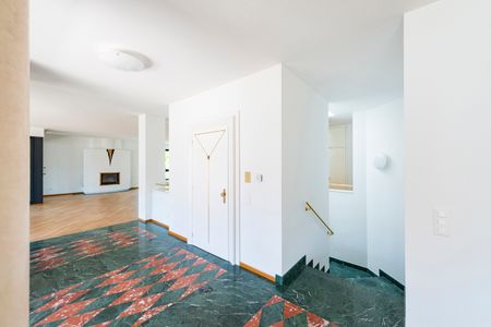 EXCLUSIVE PENTHOUSE WITH LAKE VIEW - Photo 4