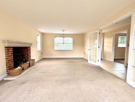 4 bedroom detached house to rent - Photo 3