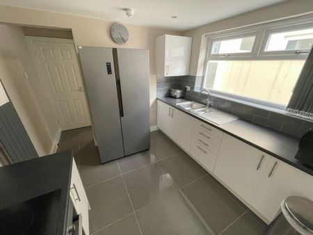 6 bedroom terraced house to rent - Photo 4