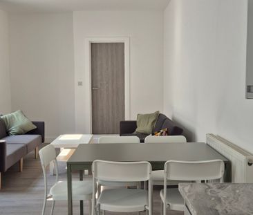 27 (6-BED). Tydfil Place, Roath, Cardiff, CF23 5HP - Photo 4