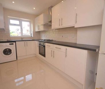 Pitcroft Avenue, University Area, RG6 - Photo 3
