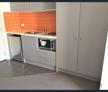FURNISHED STUDENT ACCOMMODATION STUDIO - WALK TO MONASH UNI! - Photo 2