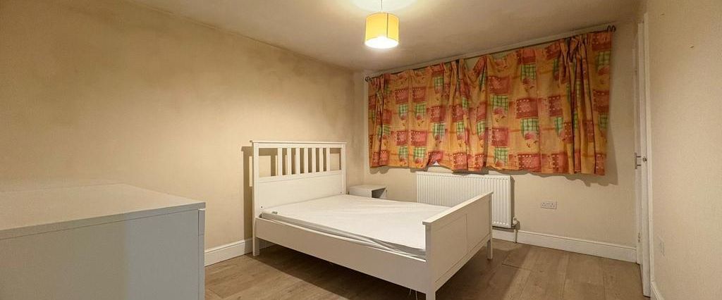 1 bedroom in a house share to rent - Photo 1