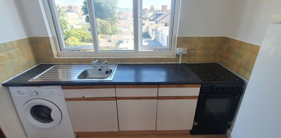 Flat 4, 18 Mundy Place, Cathays, Cardiff, CF24 4BZ - Photo 2