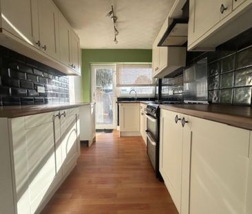 3 bedroom terraced house to rent - Photo 4