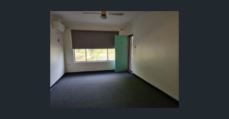 Ground Floor Two Bedroom Unit in Central Location! - Photo 3