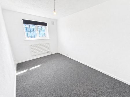 3 bedroom apartment to rent - Photo 2