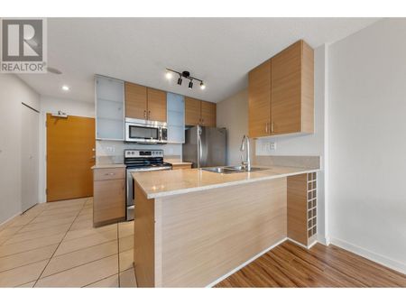 2405 928 HOMER STREET, Vancouver, British Columbia - Photo 2