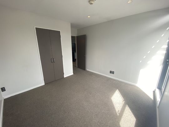 Modern Living in Central Petone - Photo 1