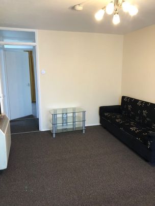 1 Bed Flat, Dellow Close, IG2 - Photo 1