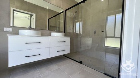 Brand New large 4 Bedroom House in The Village, Jimboomba. - Photo 3