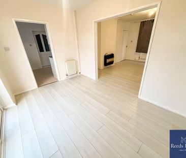 3 bedroom end of terrace house to rent - Photo 3