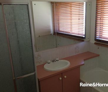 Classic 4Br Family Home in Seabrook! - Photo 1