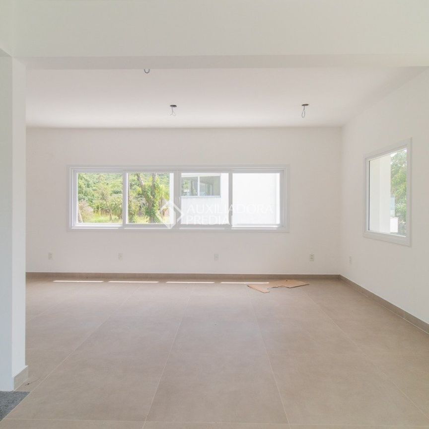 Casa em Condomínio com 3 quartos e 335m² para alugar em Ipanema, Porto Alegre. - Photo 1