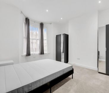 2 bedroom Flat To Let Total Size: 689 SQ FT - Photo 4