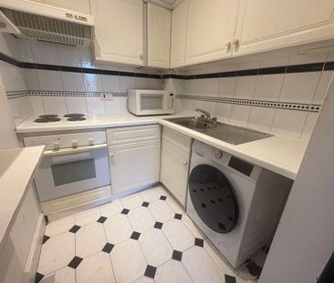 6 Uxbridge Road, Kingston Upon Thames - Photo 2