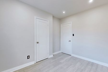 For Lease - 438 Centre Street, Richmond Hill, Ontario - Photo 2