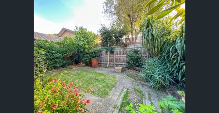 2 Bedroom Unit in the Heart of Mount Waverley - Photo 2