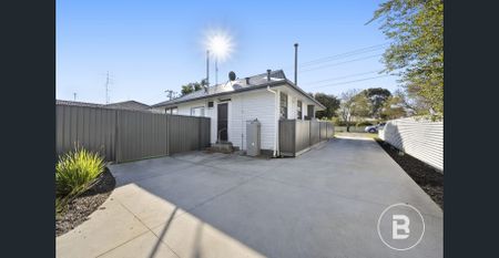 WELL PRESENTED TWO BEDROOM HOME WALKING DISTANCE TO AMENITIES - Photo 3