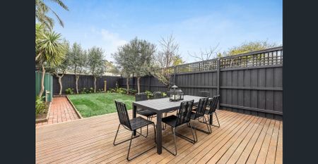 Heritage-laced entertainer relishing Bayside Bliss - Photo 5