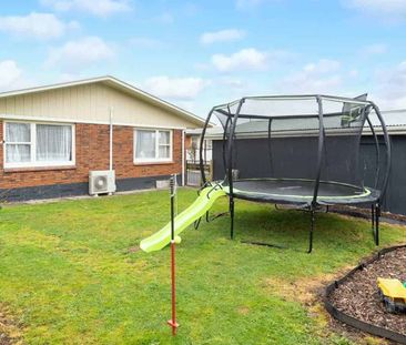 Well presented 3 bedroom family home - Photo 3