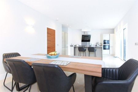 4 bedroom terraced house to rent - Photo 4