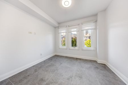 For Lease - 100 Coburg Crescent, Richmond Hill, Ontario - Photo 2